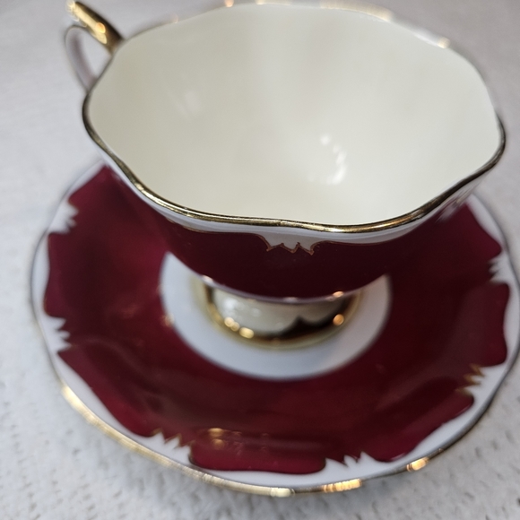 Royal Albert Crown Bone England China Teacup Saucer BURGUNDY White Gold Trim - Picture 14 of 16